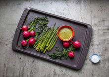 Load image into Gallery viewer, SAVEUR SELECTS 5-piece Bakeware Set, Non-stick, Warp-resistant Carbon Steel, Dishwasher Safe, Artisan Series