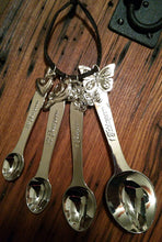 Load image into Gallery viewer, The Pioneer Woman Cowboy Rustic Metal Figural Measuring Spoons