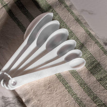 Load image into Gallery viewer, BakerEze 20 Piece Bakeware Set with Cooling Rack and Essential Baking Accessories