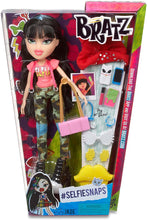 Load image into Gallery viewer, Bratz #SelfieSnaps Doll- Jade