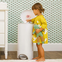 Load image into Gallery viewer, Munchkin Arm &amp; Hammer Diaper Pail Snap with Seal and Toss Refill Bag