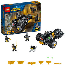 Load image into Gallery viewer, LEGO DC Super Heroes Batman: The Attack of the Talons 76110 Building Kit (155 Piece)
