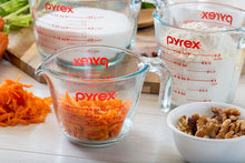 Load image into Gallery viewer, Pyrex 3-Piece Glass Measuring Cup Set