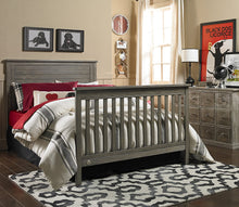 Load image into Gallery viewer, Fisher-Price Quinn 4-in-1 Convertible Crib