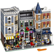 Load image into Gallery viewer, LEGO Creator Expert Assembly Square 10255 Building Kit (4002 Pieces)